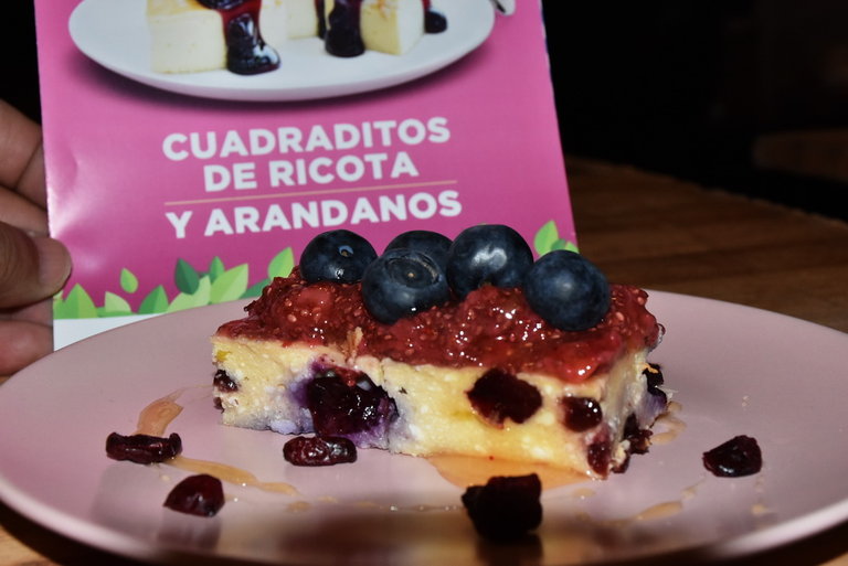 Receta saludable: Cuadraditos de ricota y arándanos // Familia Acompañantes